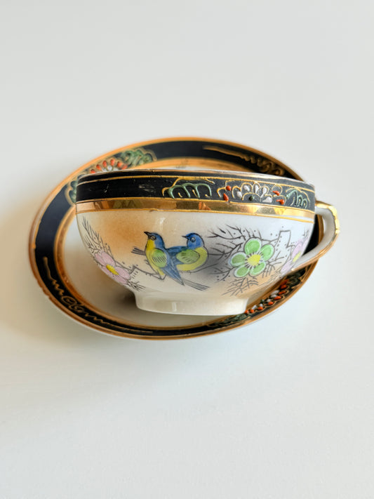Ceașcă cu foiță de aur și păsări pictate