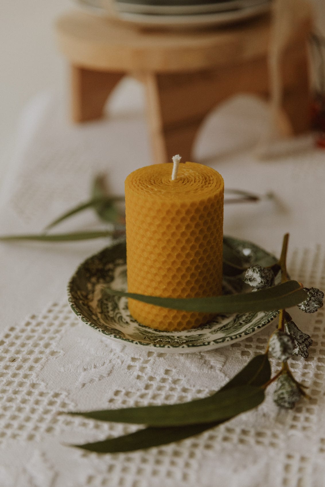 Set cadou: lumânare groasă și suport englezesc, diverse modele