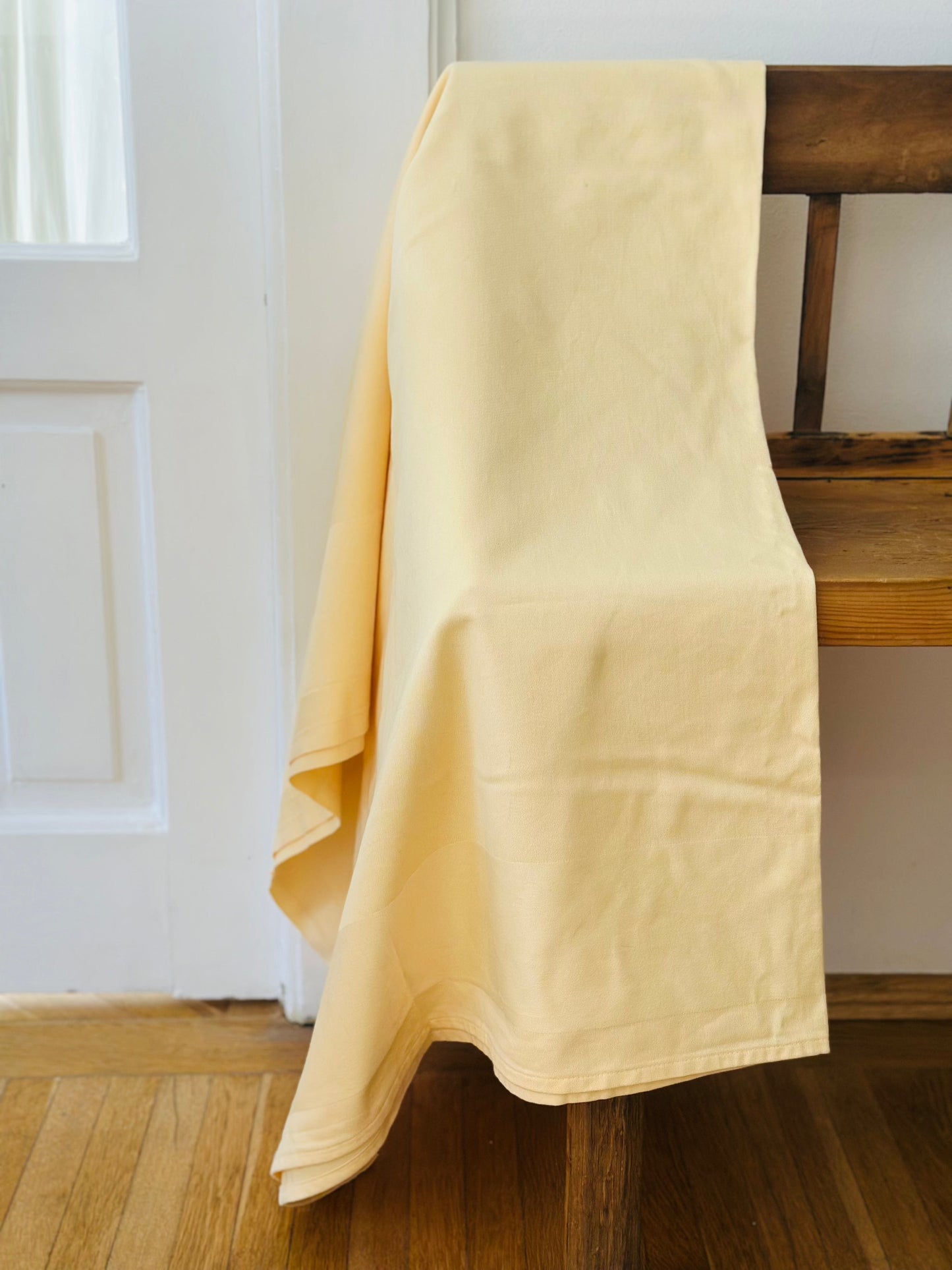 Un soare, față de masă 137 X 130 cm