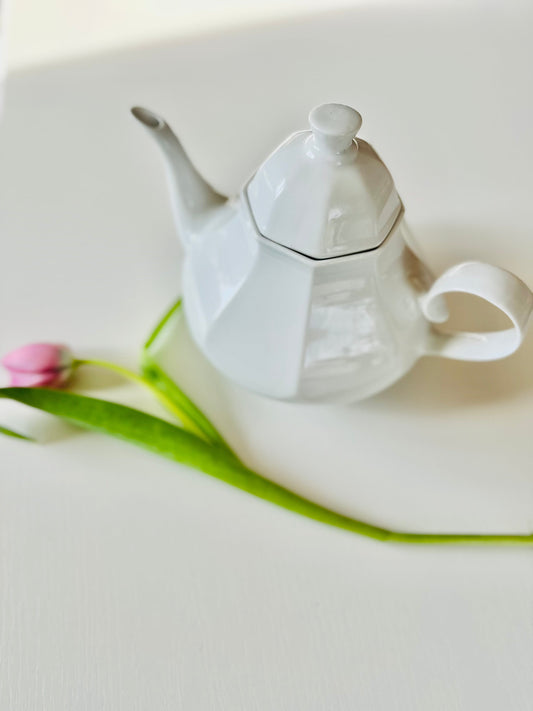 Ceainic grăsuț alb