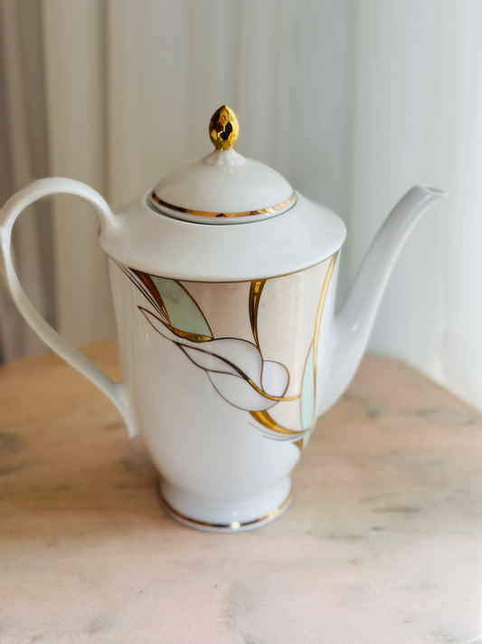 Ceainic pastelat cu detalii aurii