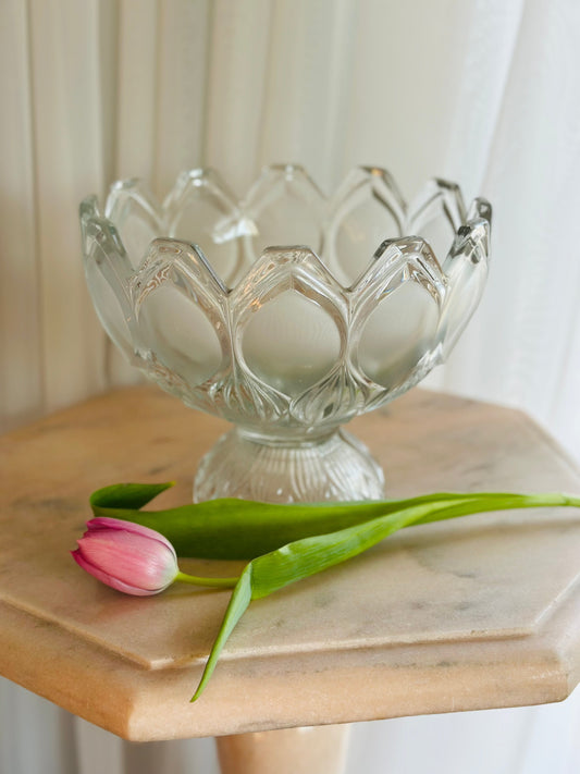 Fructieră de cristal ca un nufăr