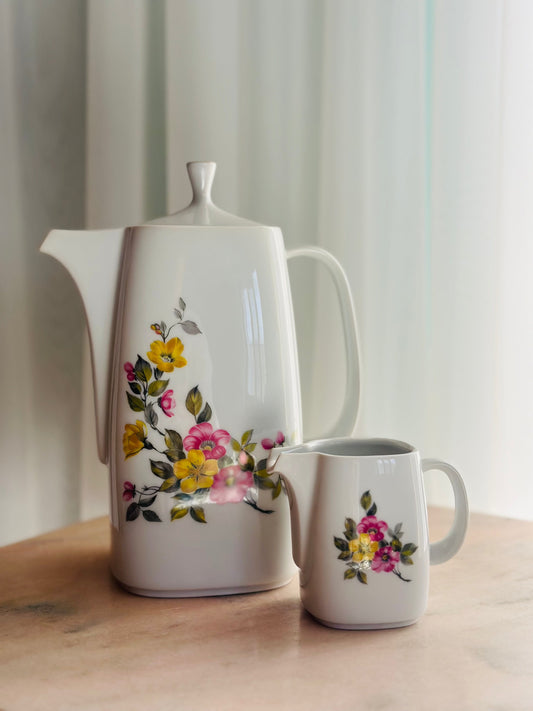 Set de ceai cu flori colorate