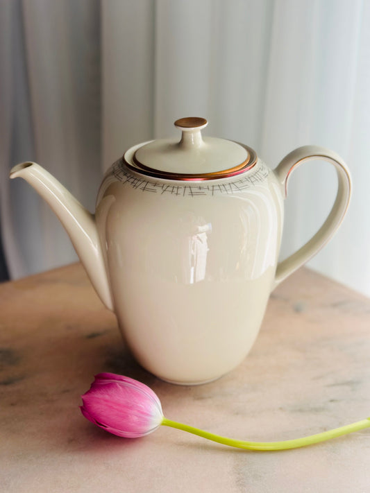 Ceainic bej cu arămiu