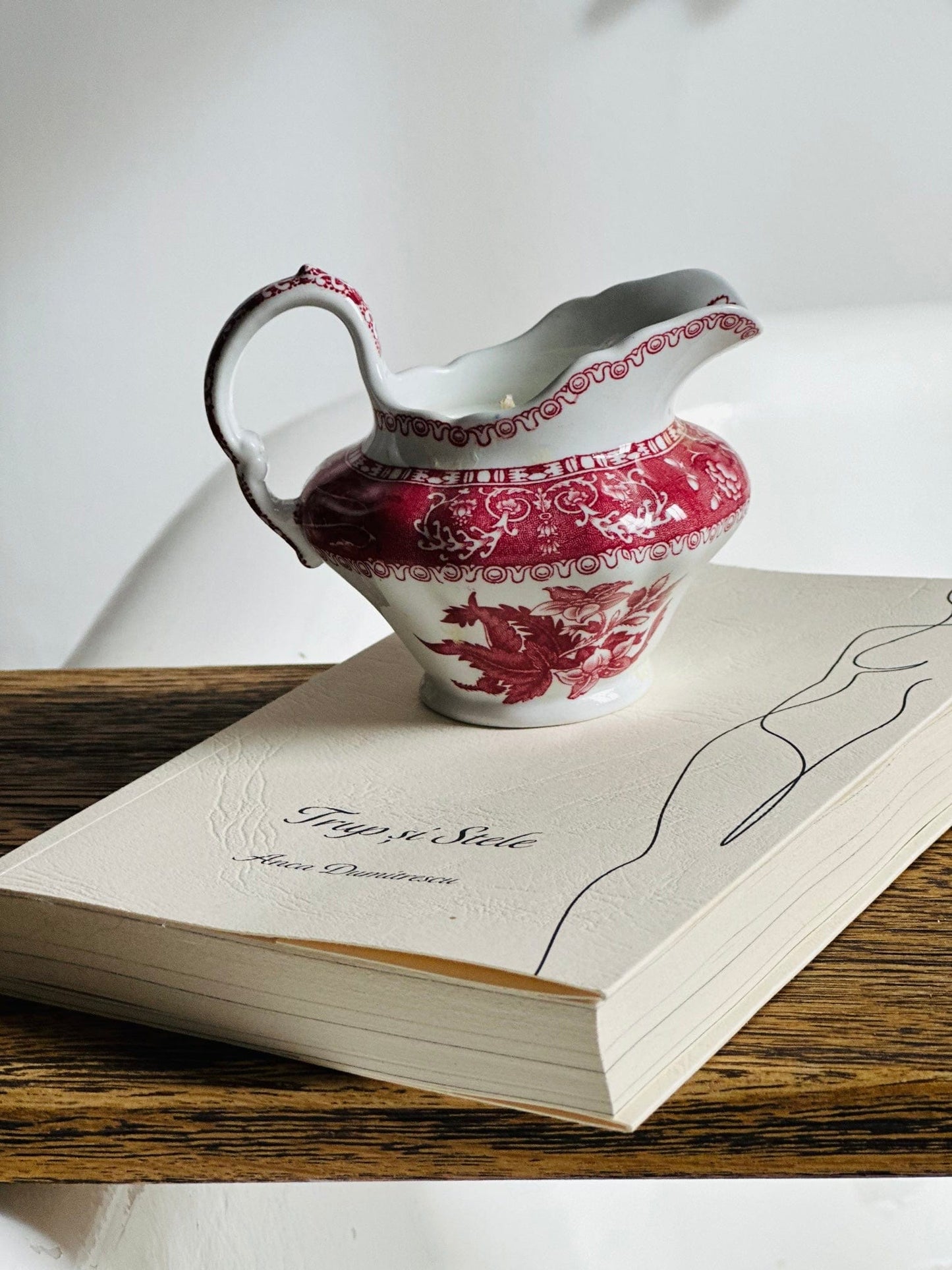 Lumânare cu miros de cărți vechi, în letieră Spode 1883