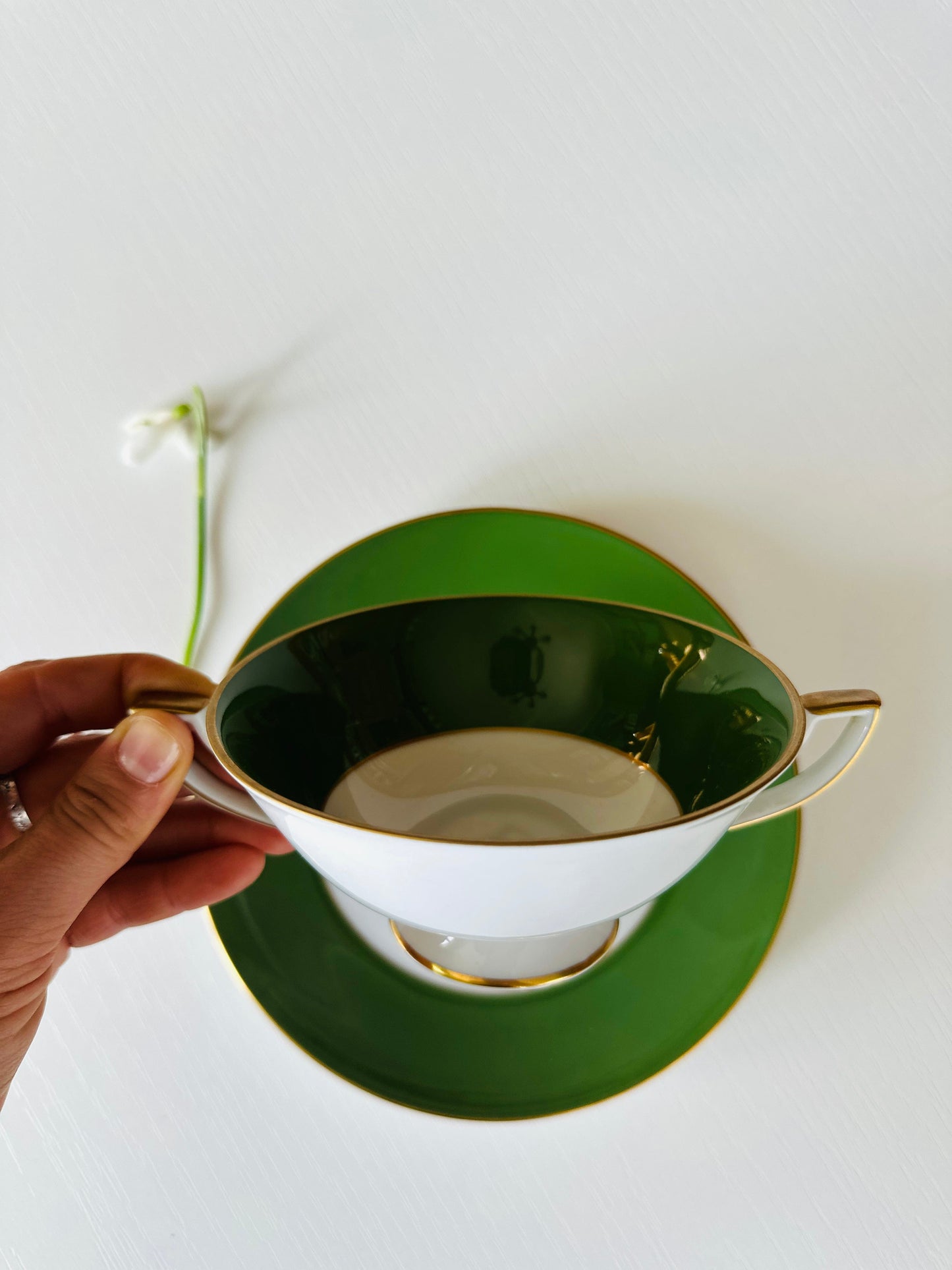 Ceașcă alb cu verde cu urechi, model art-deco