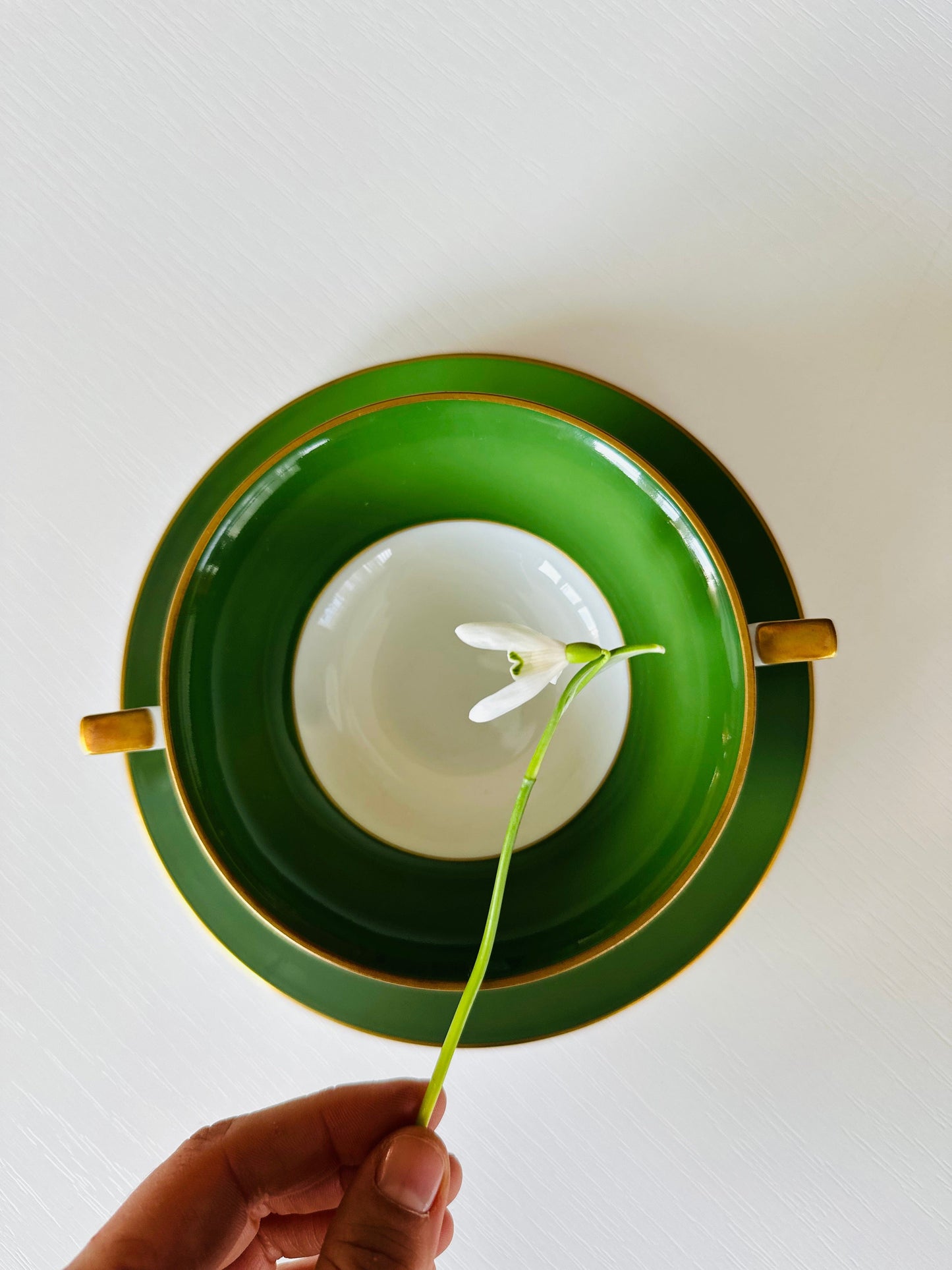 Ceașcă alb cu verde cu urechi, model art-deco