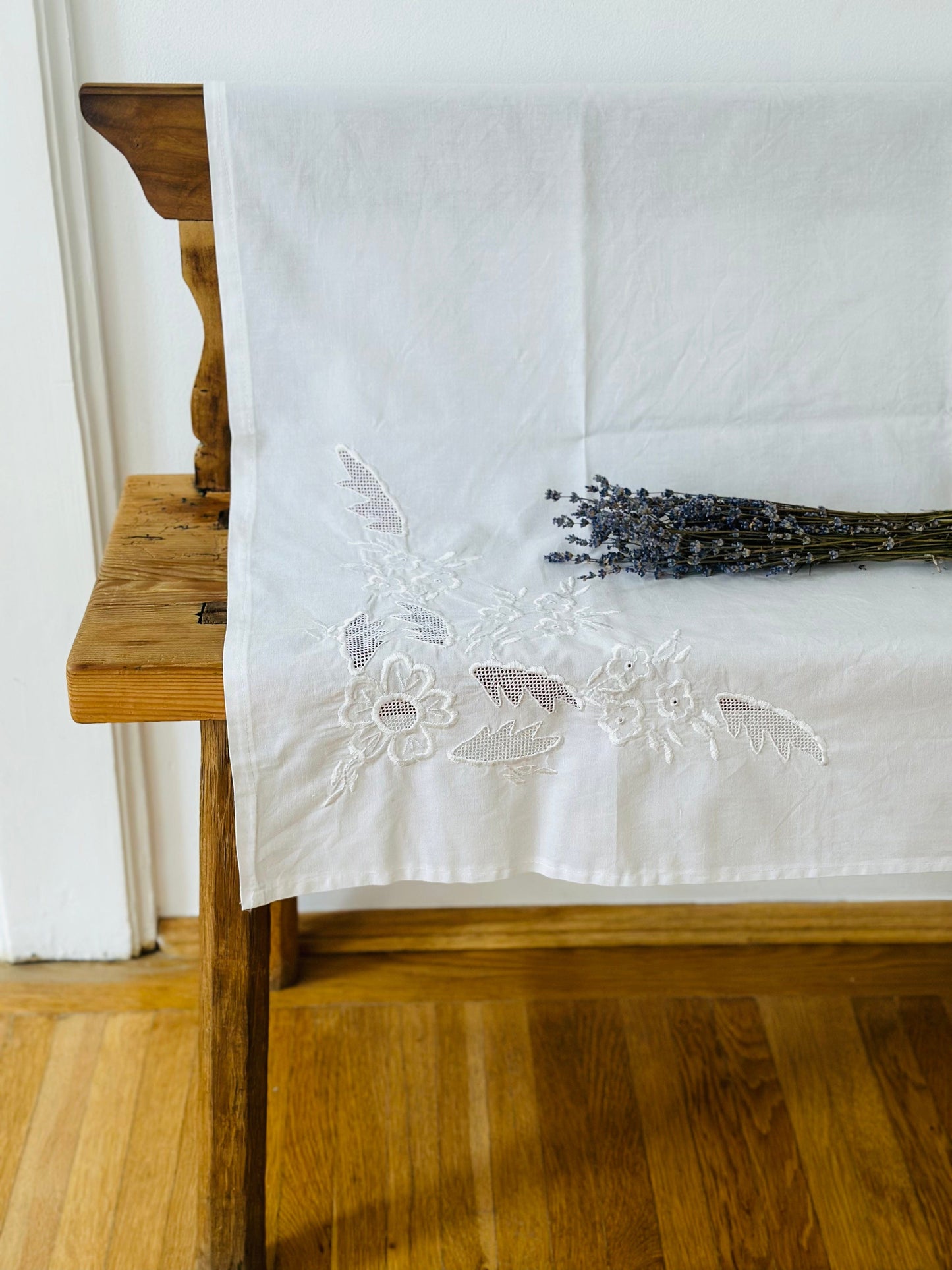 Marusia, față de masă cu broderie 84 X 73 cm