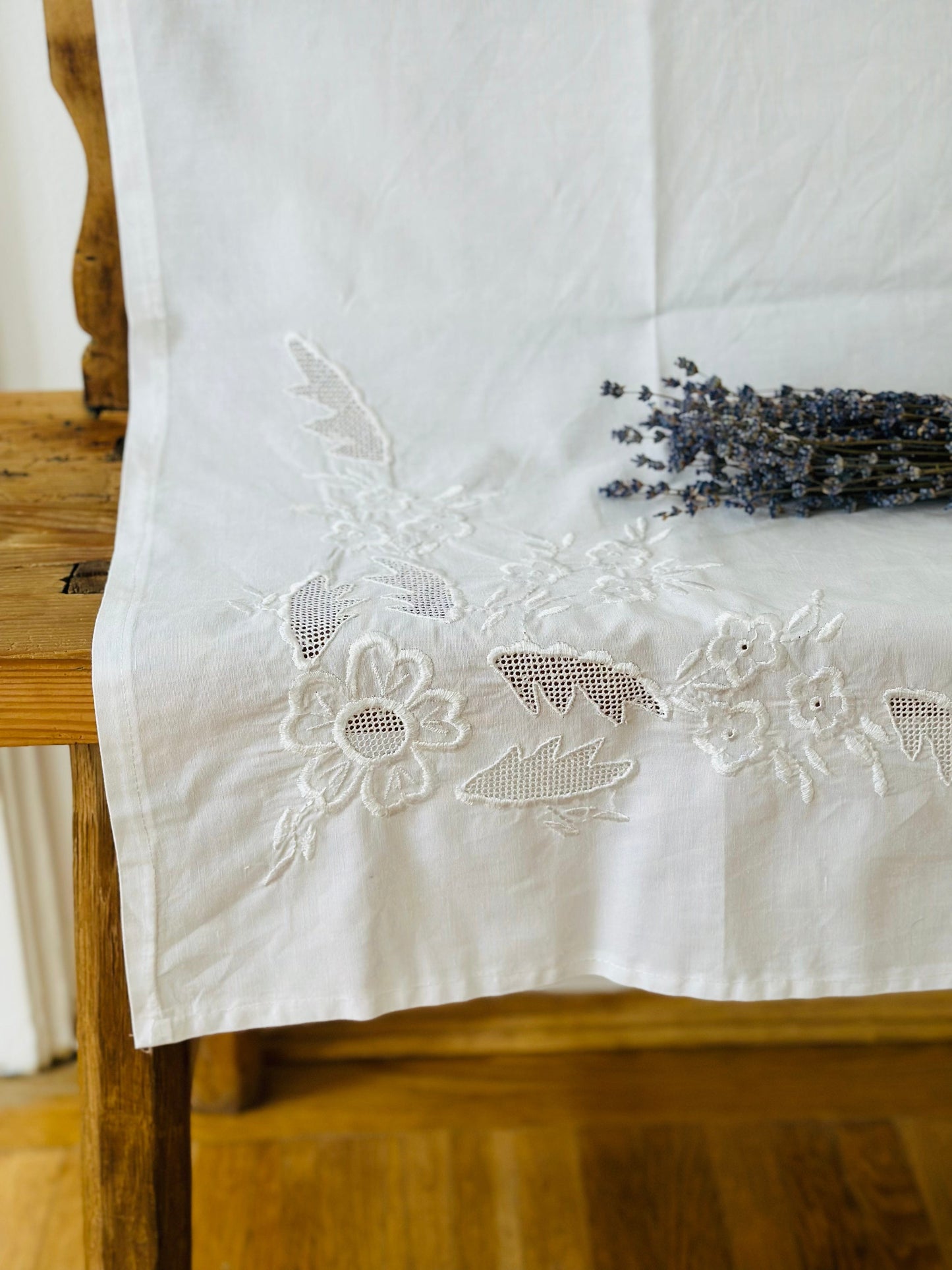 Marusia, față de masă cu broderie 84 X 73 cm