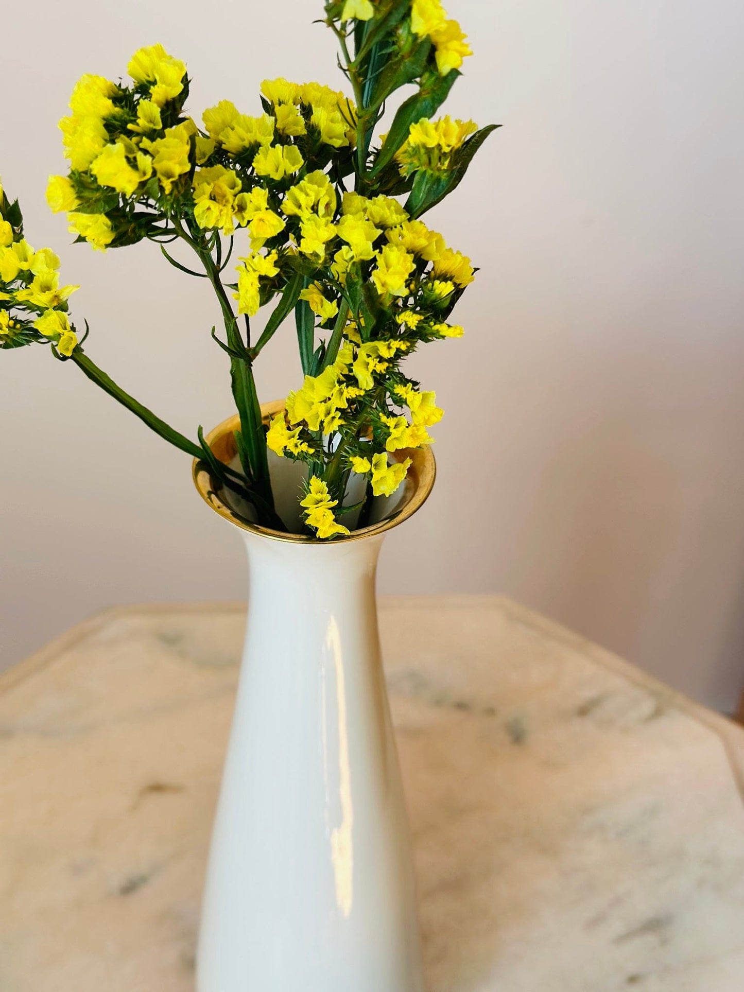 Vază ivoire cu dungă aurie