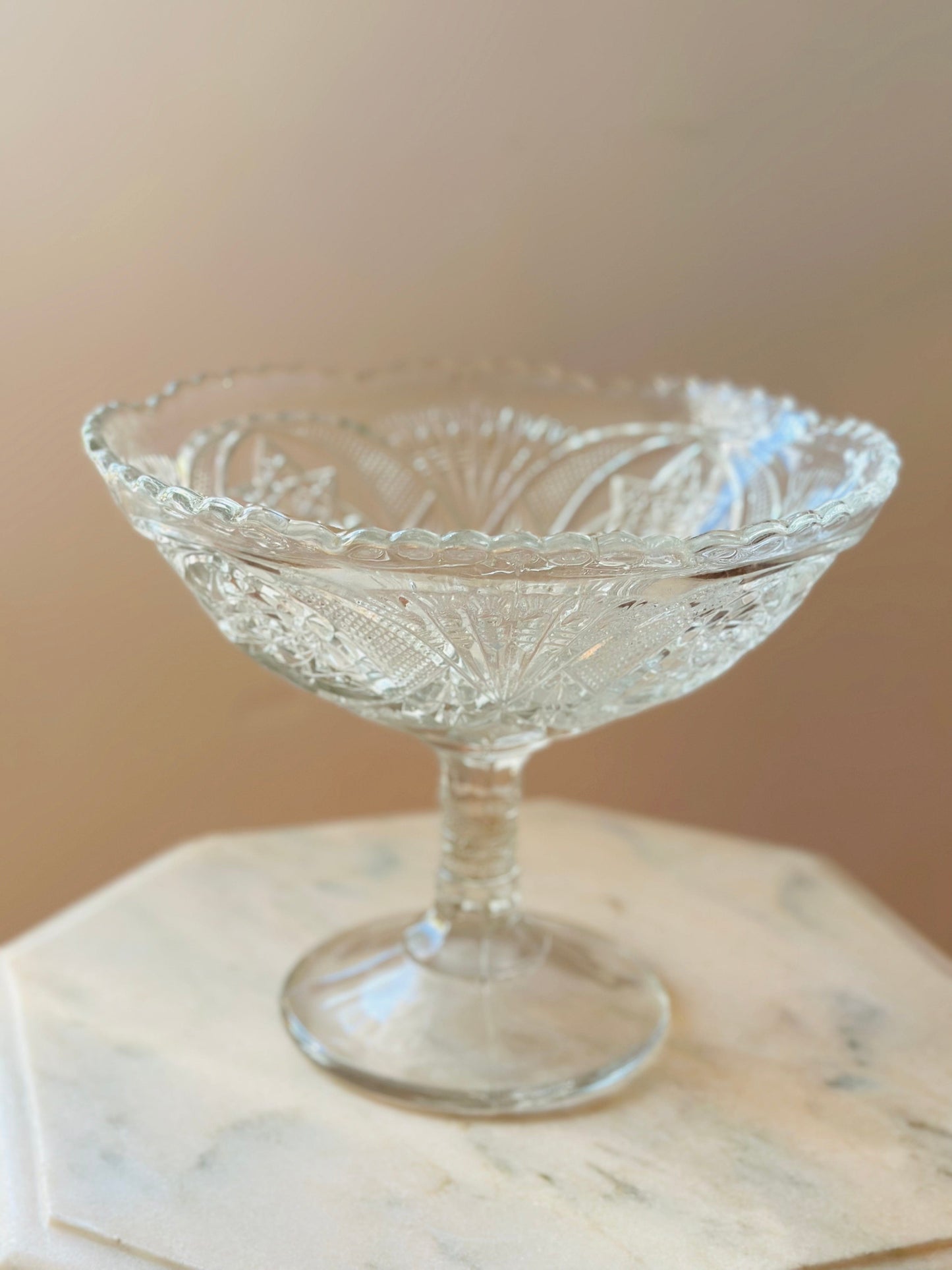 Fructieră de cristal cu picior