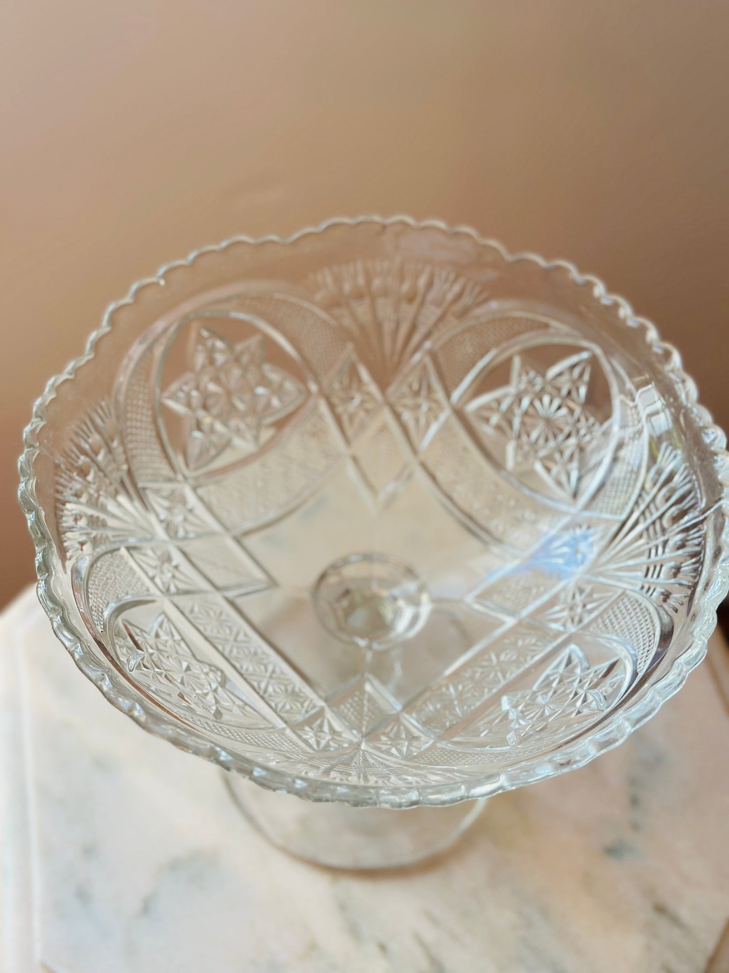 Fructieră de cristal cu picior