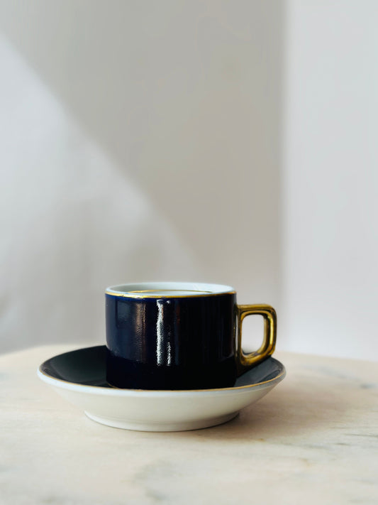 Ceașcă indigo cu dungă aurie