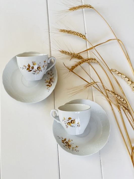 Galben pai și cafea cu lapte