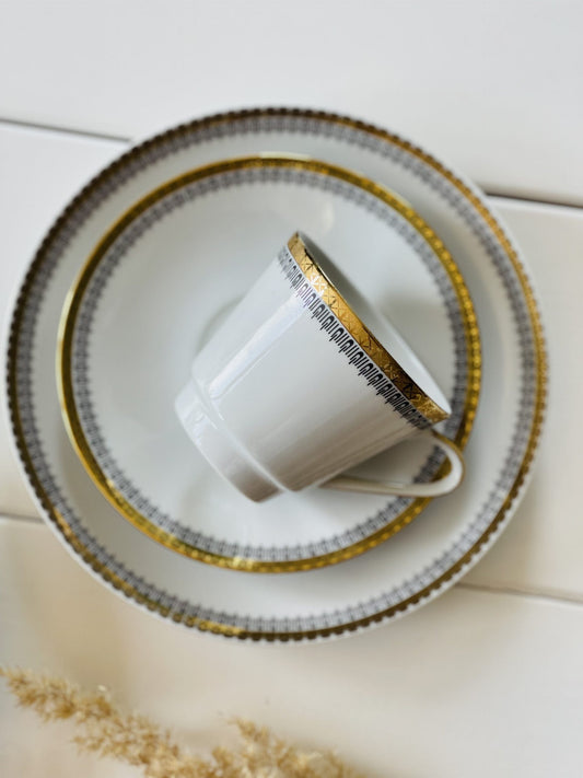 Set mic dejun cu detalii gri & auriu