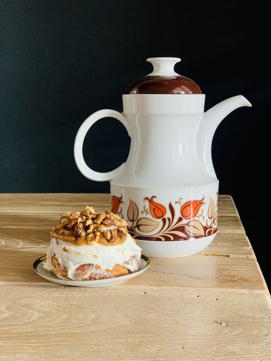 Ceainicul cu prăjituri