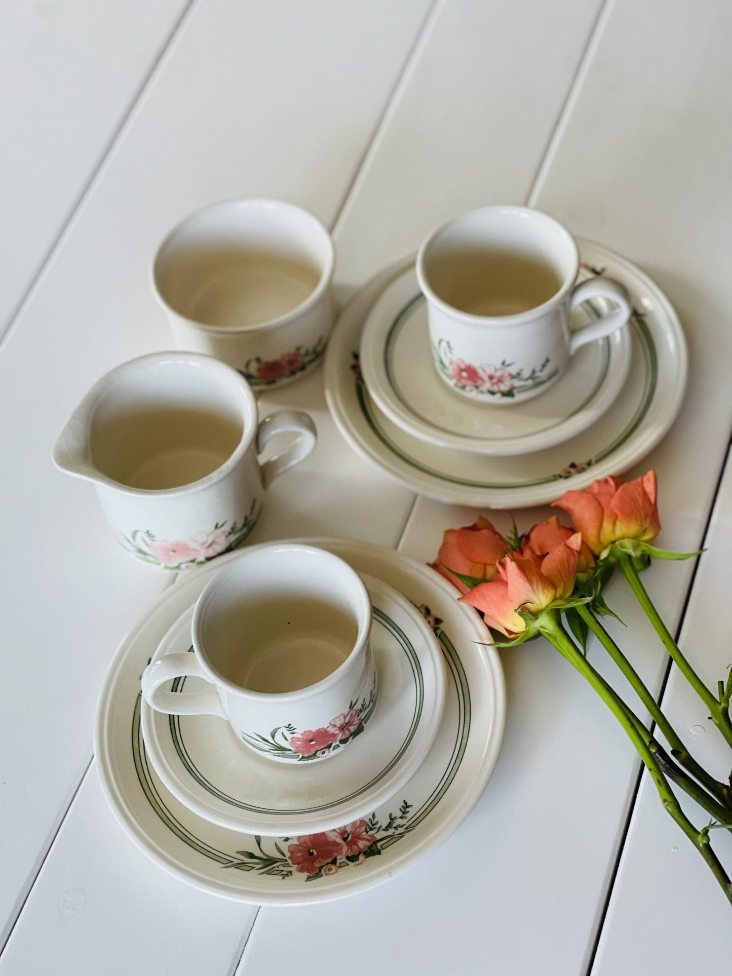 Set mic dejun ceramică bej cu flori corai
