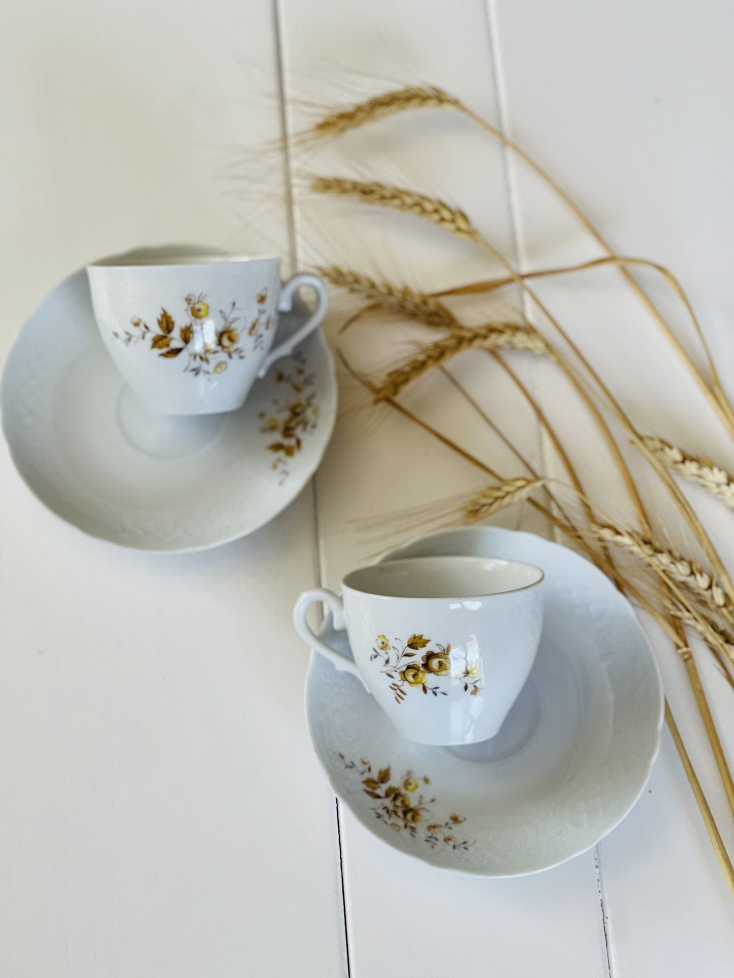 Galben pai și cafea cu lapte