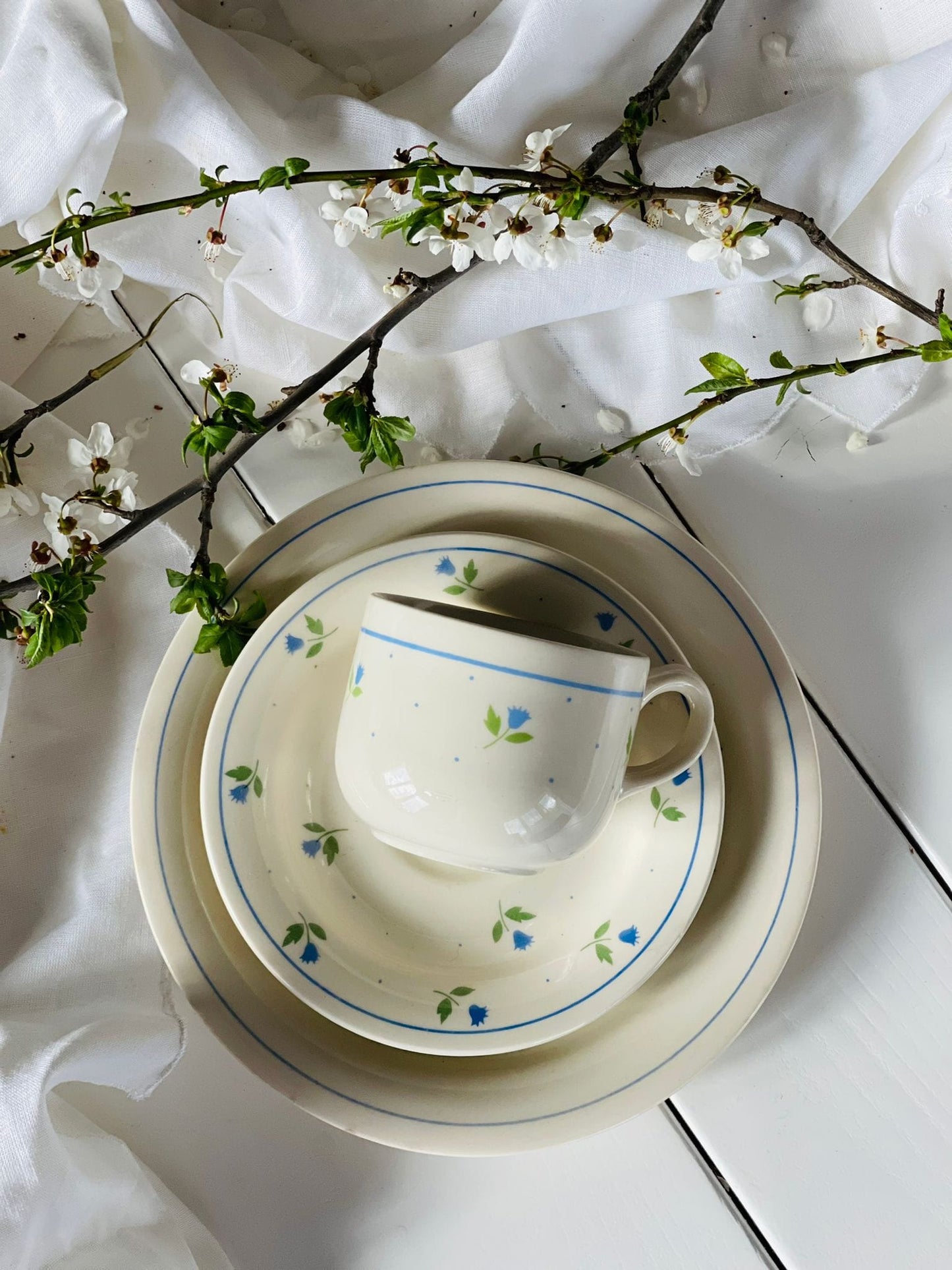 Porțelan pastelat cu floricele - set 3 piese