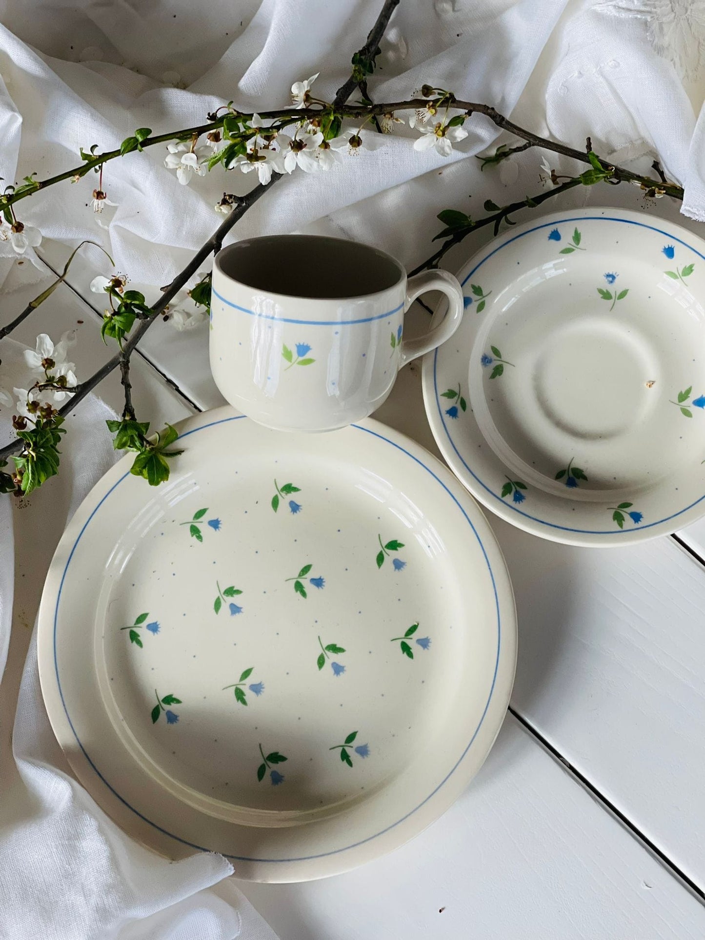 Porțelan pastelat cu floricele - set 3 piese