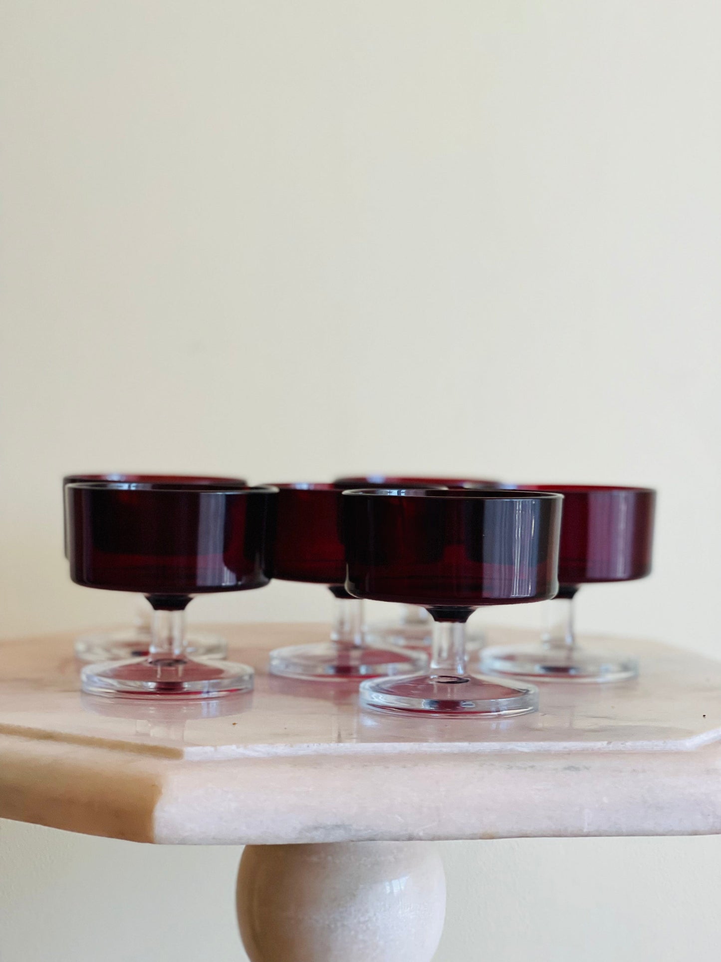 Set 6 pahare pentru cocktail, din sticlă vișinie