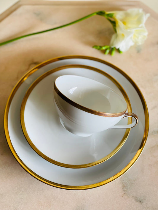 Set porțelan mic dejun, alb cu dungă aurie