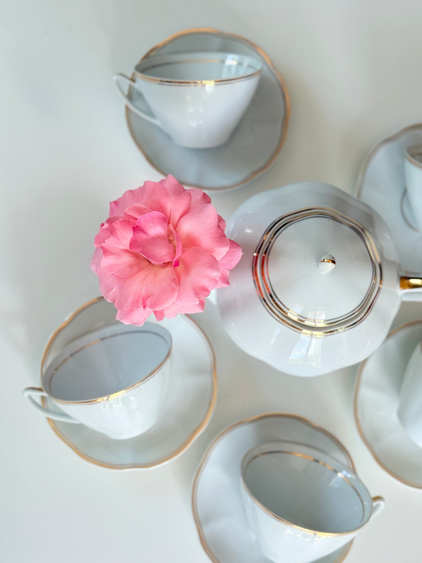 Set de ceai/cafea alb cu dungă aurie