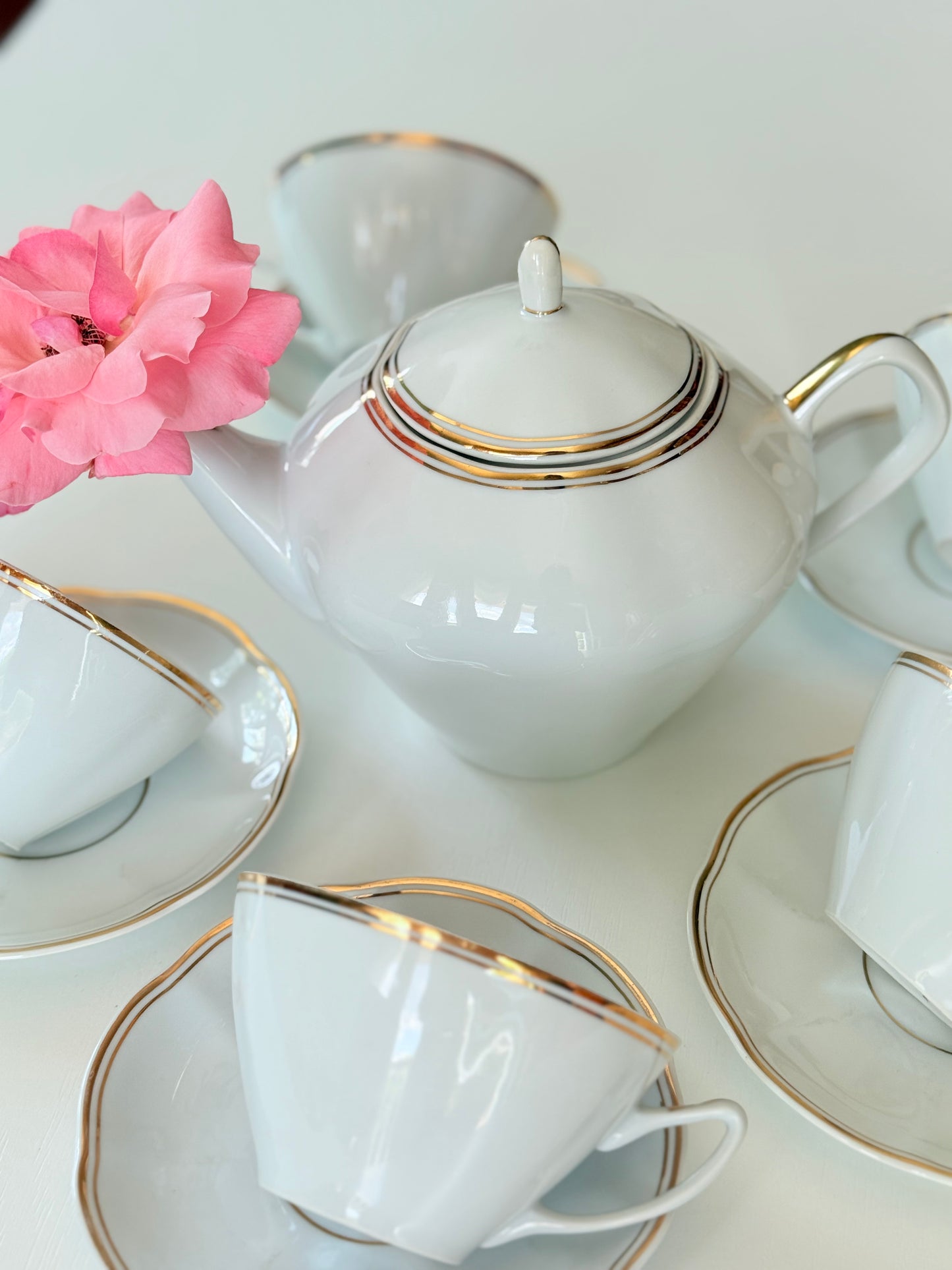 Set de ceai/cafea alb cu dungă aurie