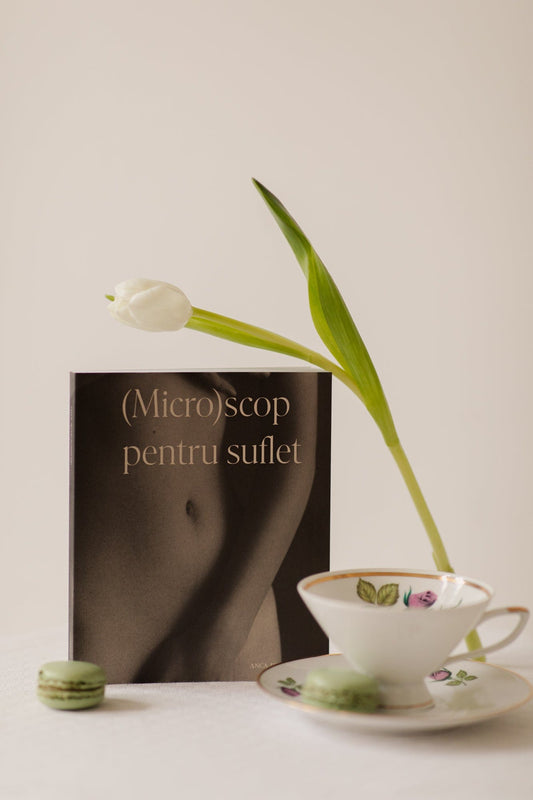 Set cadou – ceașcă și cartea „(Micro)scop pentru suflet”
