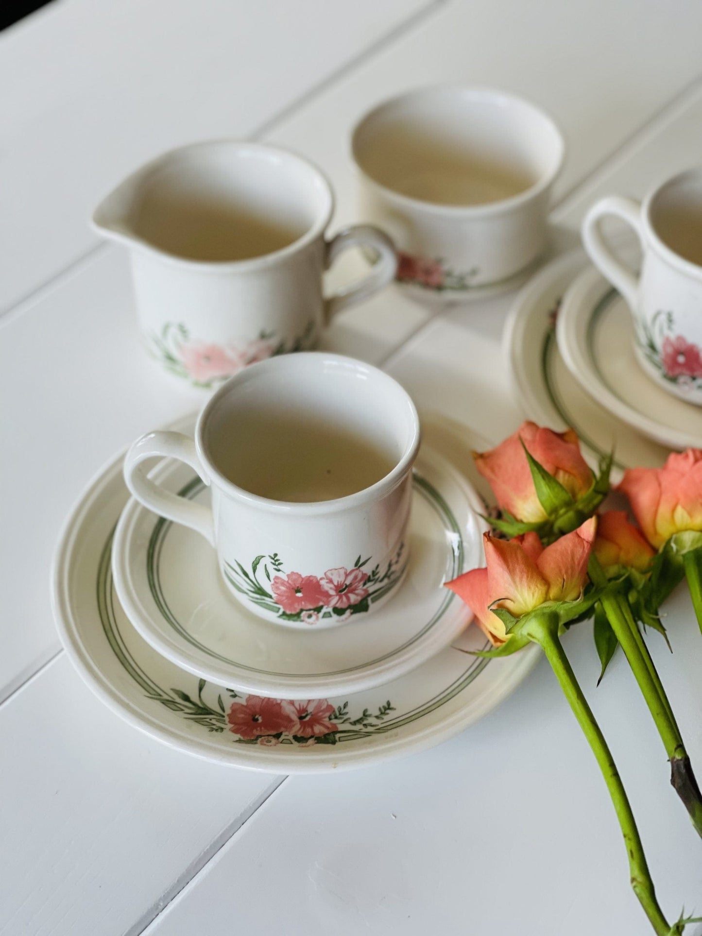 Set mic dejun ceramică bej cu flori corai