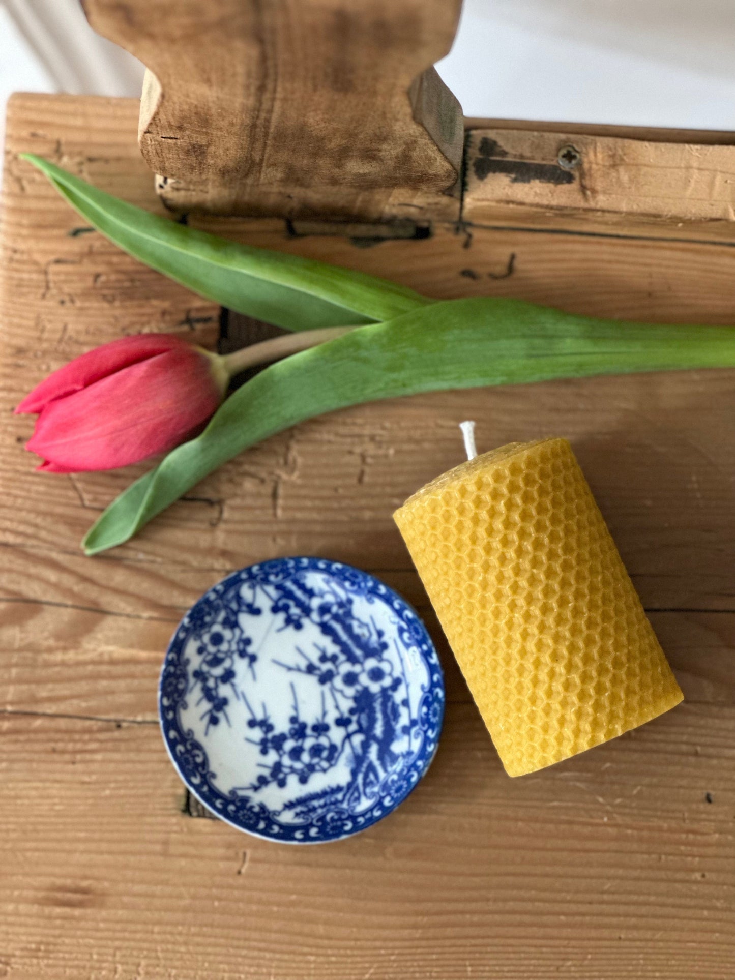 Set cadou: lumânare groasă și suport din porțelan albastru de China